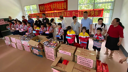 愛心回饋 筑夢教育 | 百裕集團以行動助力公益，點亮童真夢想！