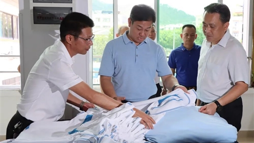 梧州市市委常委、統(tǒng)戰(zhàn)部部長(zhǎng)何世恰蒞臨百裕集團(tuán)調(diào)研指導(dǎo)